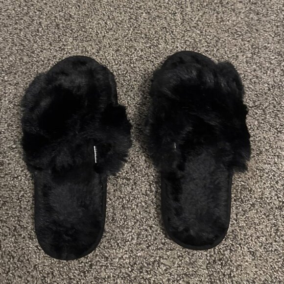 Shoes - 🆕Women's Black Fuzzy Slippers Cross Band Memory Foam Faux-fur Open Toe Shoes